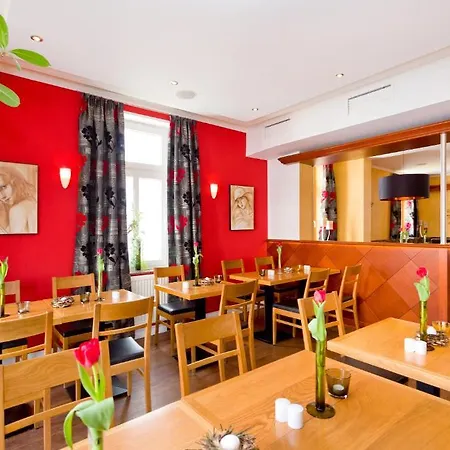 Neander Hotel 3*